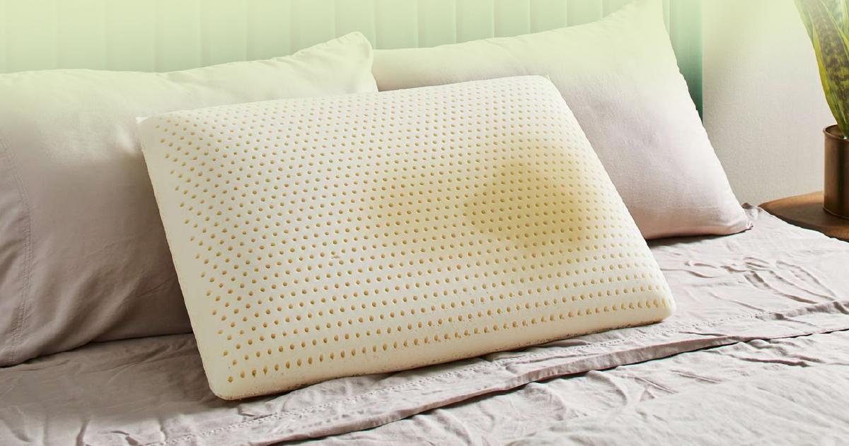 How to limit yellowing of latex pillows